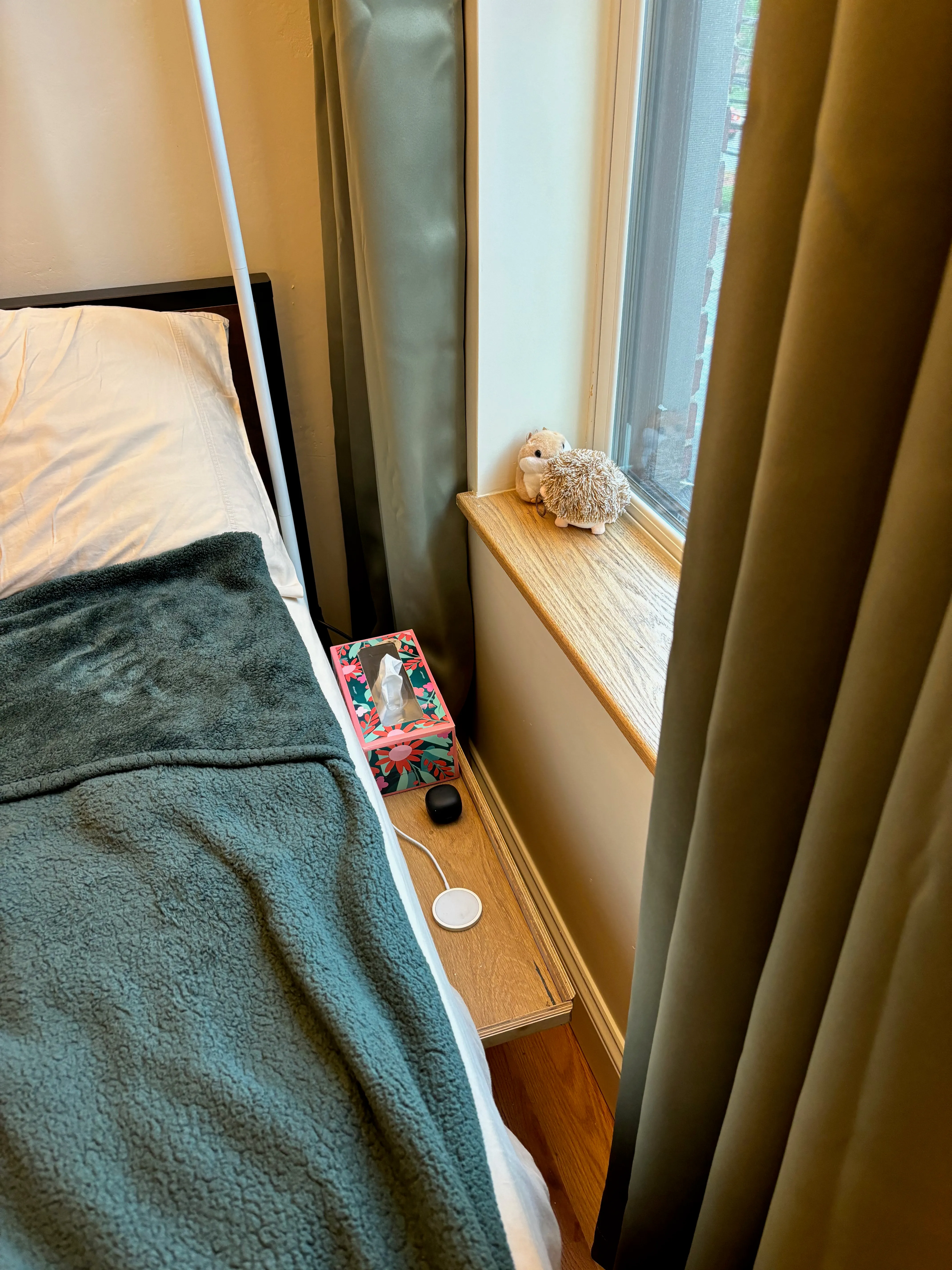 The bedside table installed on the bed frame.